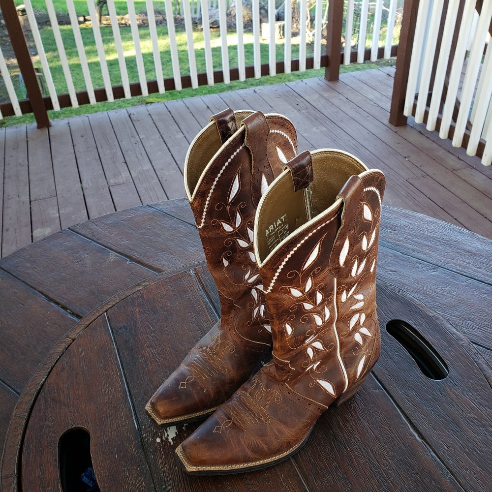 Ariat cowboy boots size 7.5